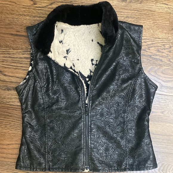 Boutique Reversible Leather Embossed and Faux Fur Cow Hide Vest GORGEOUS - Picture 4 of 12